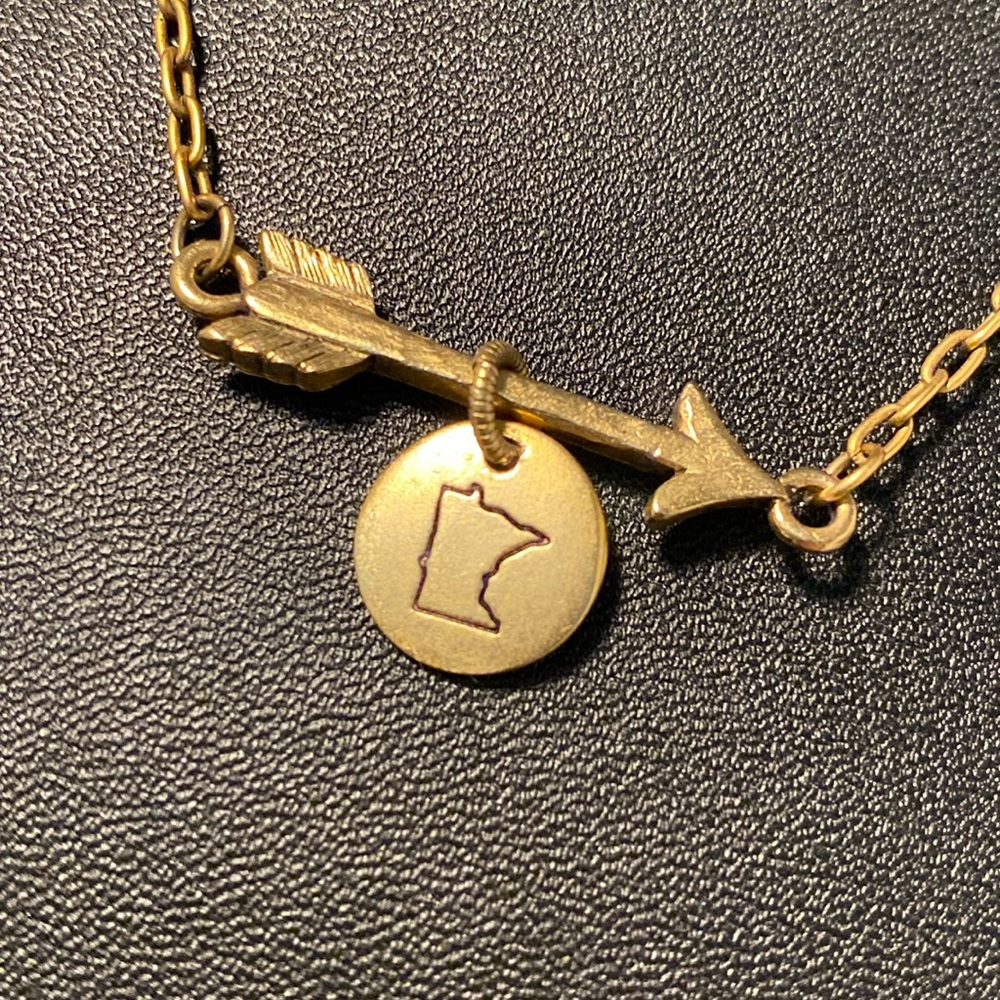 Arrow Minnesota MN state charm necklace Simple Elegant Gold Tone Necklace walz - Picture 2 of 13